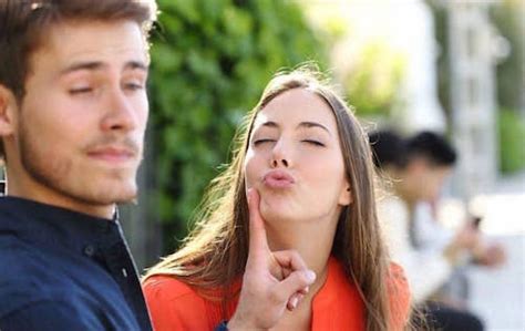 11 Biggest Signs A Guy Isnt Interested In You Anymore A New Mode