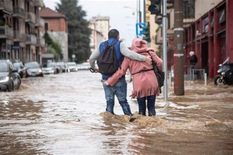 Maltempo A Milano Citt Allagata Dopo Esondazione Del Seveso E