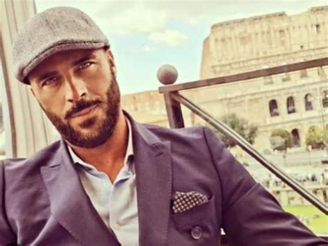 Angelo Paradiso L Ex Calciatore Ai Domiciliari Per Stalking Diffamazione E Revenge Porn