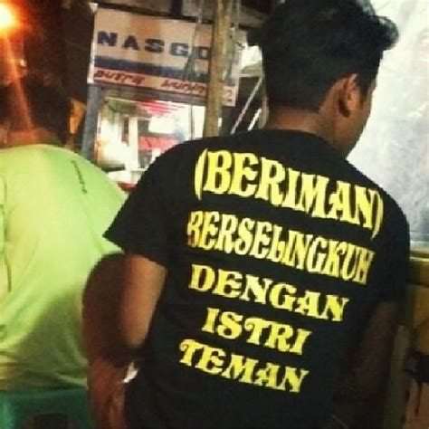 Tulisan Di Belakang Kaus Oblong Bapak Bapak Ini Bikin Tawa Pecah