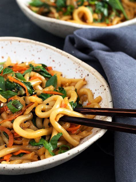 How To Make 15 Minute Spicy Udon Noodles Seasons And Suppers