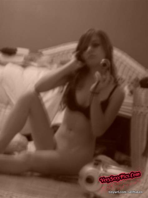 Naked Amateur Teens Mirror Porn Pic