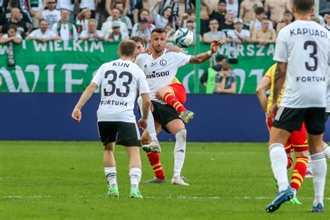 Remis z liderem Legia znacznie oddaliła się od mistrzostwa