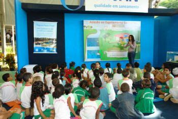 Estande Da Cesan Na Feira Ambiental De Cariacica Ensina Visitantes