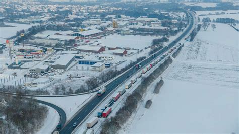 Fotostrecke Schnee Und Gl Tte Sorgen F R Chaos Auf Den Autobahnen