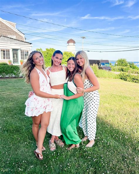 Amelia Webb (@ameliajwebb) • Instagram photos and videos