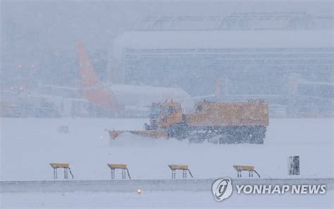 제주공항 기상악화로 운항 차질출·도착 38편 결항 한국경제