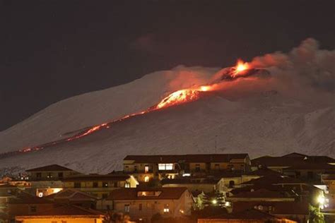 Vulcanul Etna Imagini Spectaculoase De La Erup Ia Recent Dcnews