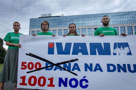 Greenpeaceov Prosvjed Ispred Sjedi Ta Ina E No Na Dnu Jadrana