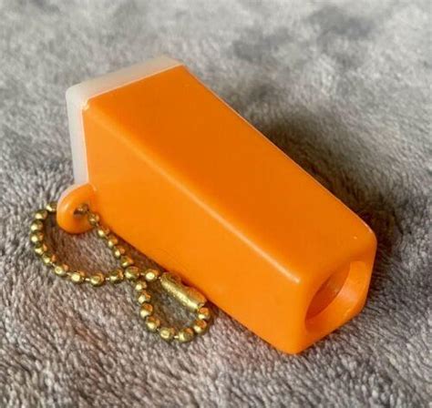 VINTAGE PEEP SHOW VIEWER 1950 S RISQUÉ SEXY BLONDE PIN UP 2 1 4 KEYCHAIN 3866775569