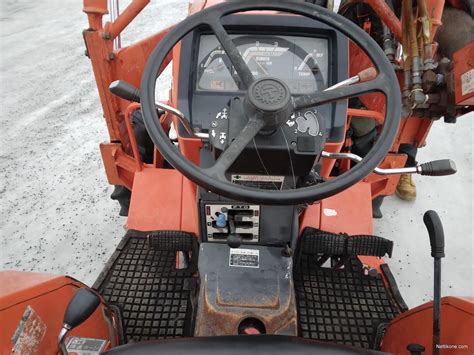 Kubota L1 235 4WD Traktori Etukuormaajalla Traktorit Nettikone