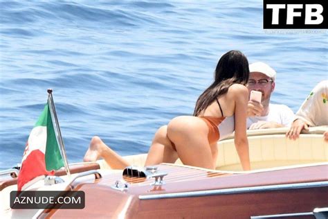 Emily Ratajkowski Nude And Sexy Photos Collection From Various Selfies And Photoshoots AZNude