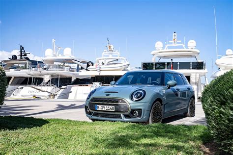 POSTCARD STORY MINI COOPER S CLUBMAN UNTOLD EDITION