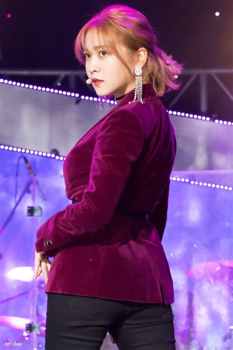 Yeri Red Velvet Red Velvet Red Leather Jacket Girl Cakes