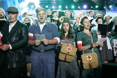 Koncert Warszawiacy Piewaj Nie Zakazane Piosenki Wraca Po Dw Ch