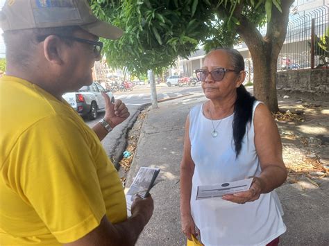 Pedestres e condutores recebem orientação educativa sobre nova