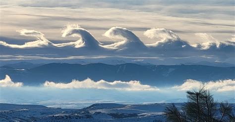 Rare Wave Shaped Clouds Captured By Sky Watcher In Wyoming Beauty Of