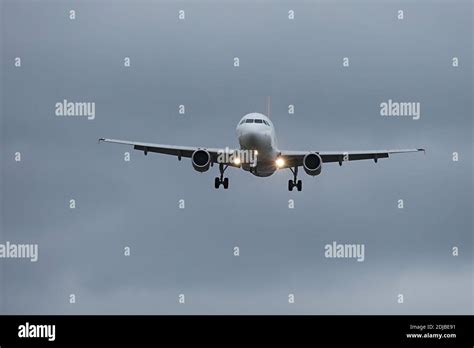 Commercial Plane Landing Stock Photo - Alamy