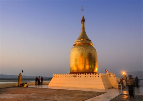 Premium Photo | Bupaya pagoda in bagan, myanmar