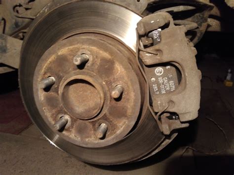 #52. Замена задних тормозных колодок (дисковые тормоза) — Ford Focus ...