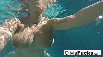Olivia Se Divierte El Verano En La Piscina XVIDEOS