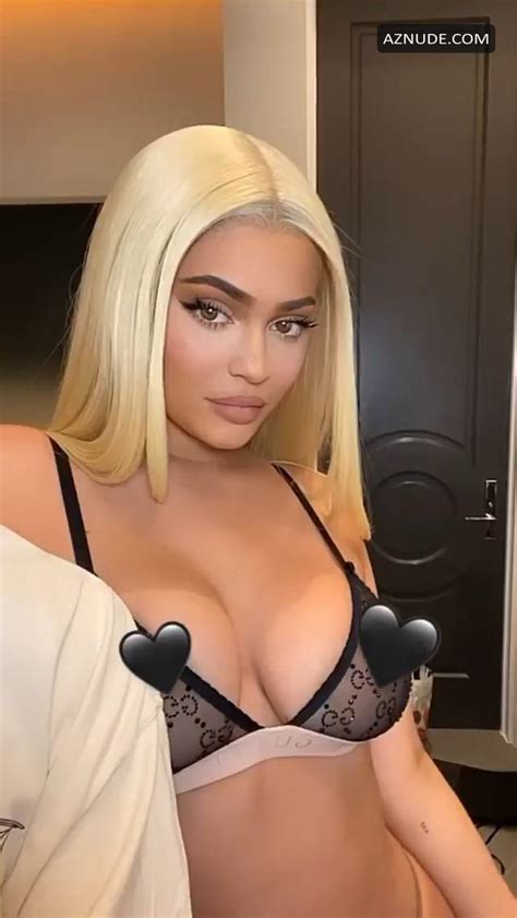 Kylie Jenner Shows Off Her Tits Posing In A Bra For Her Followers On Instagram Aznude