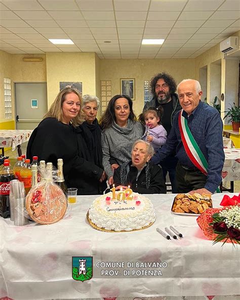 Basilicata Nonna Angela Compie Ben Anni Tantissimi Auguri