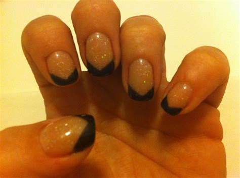 Nude Glitter With Black V Tip Gelish Nails Beauty Glitter