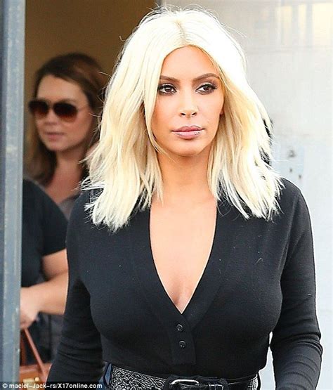 Kim Kardashian Gets Her Platinum Hairdo Bleached Again Bleach Blonde White Blonde Hair Kim