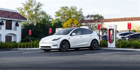 À atenção dos rivais Tesla volta a descer preço do Model Y em Portugal