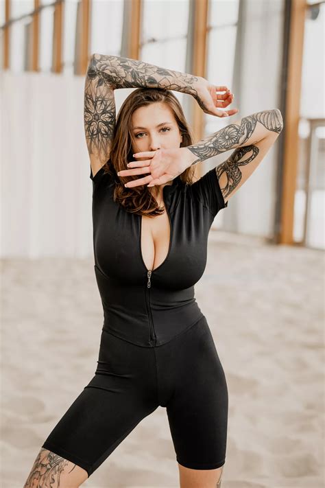 How Do You Like My Cleavage Nudes Cleavage NUDE PICS ORG