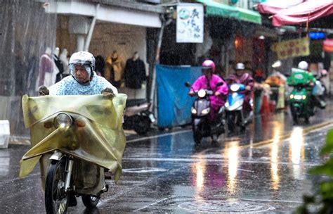 Taiwan Battens Down For Super Typhoon Kong Rey