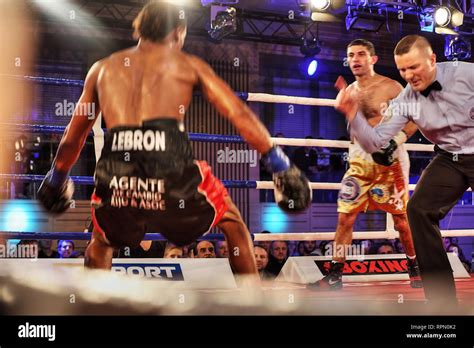 Flyweight boxing champion world hi-res stock photography and images - Alamy