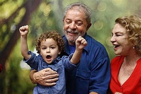 Vídeo em Mato Grosso Lula chora homenagem a Arthur neto morto em