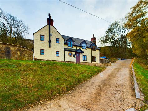 Mountain Road Minera LL11 4 Bed Detached House 540 000