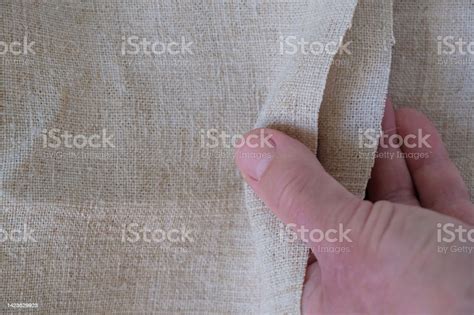 Mão Focada Mostrando Tecido