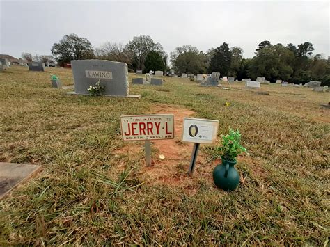 Gerald Lee “Jerry” Lawing (1948-2016) – Memorial Find a Grave