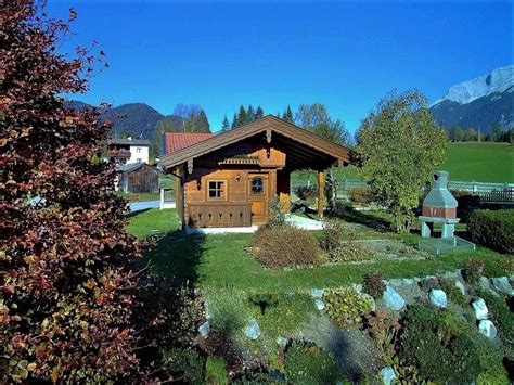 urgemütliche Enzianhütte liegt auf 1 040 m am Steinberg im