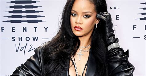 Rihanna Apologises For Using Music With Sacred Islamic Verses In Lingerie Show Celebrity