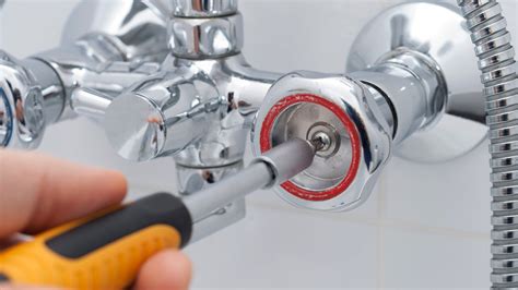 How to Fix a Leaky Bathtub Faucet - 7 Easy DIY Steps