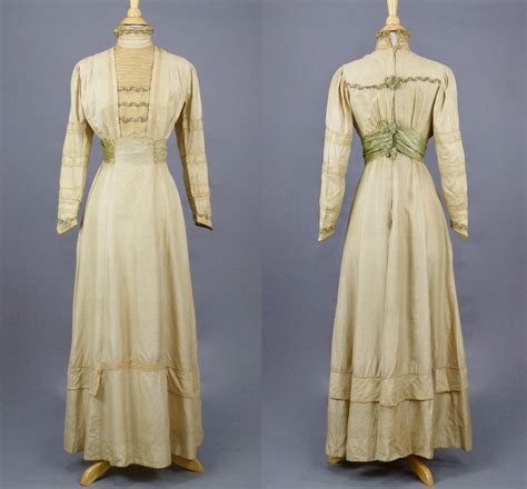 Hold Antique Edwardian Dress 1910s Beige Silk Afternoon Dress With Green Velvet Floral