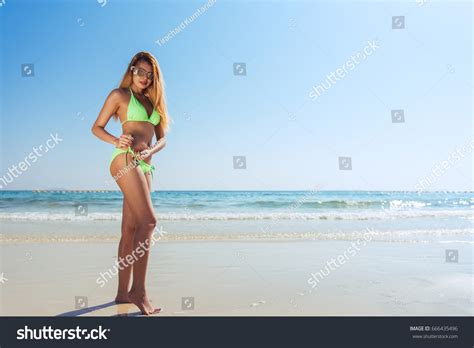 Sexy Bikini Body Woman Sun Tanning Foto Stok Shutterstock