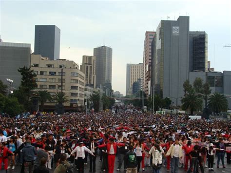 La Ciudad de México impone Récord Guinness con Thriller en homenaje a