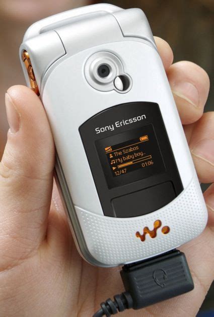 Sony Ericsson W300i Quad Band Walkman With EDGE T Mobile Phones