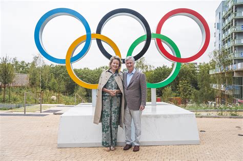 Les Souverains Belges En Visite Au Village Olympique Noblesse Royaut S