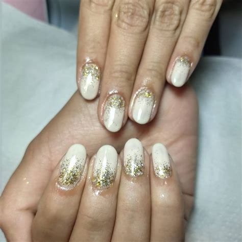 Esmaltado Permanente Nude Con Brillitos Dorados Para La Bella Ale