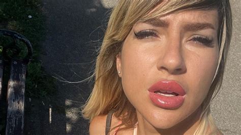 Vru I Kadrovi Jovane Jeremi Skinula Se U Minijaturni Bikini Utegla Se U Helanke Blic