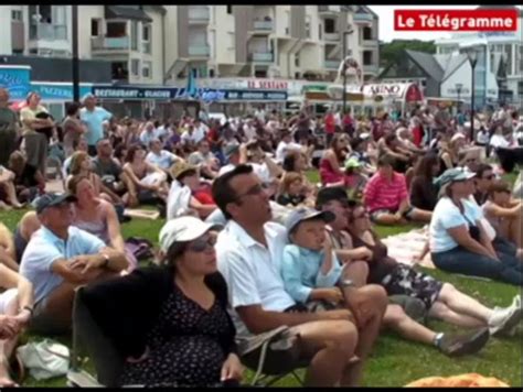 Perros Guirec 22 Gros succès pour la Patrouille de France Vidéo