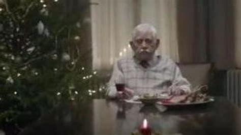 Il Nonno Si Finge Morto Per Natale Spot Tv Che Emoziona Il Mondo Il