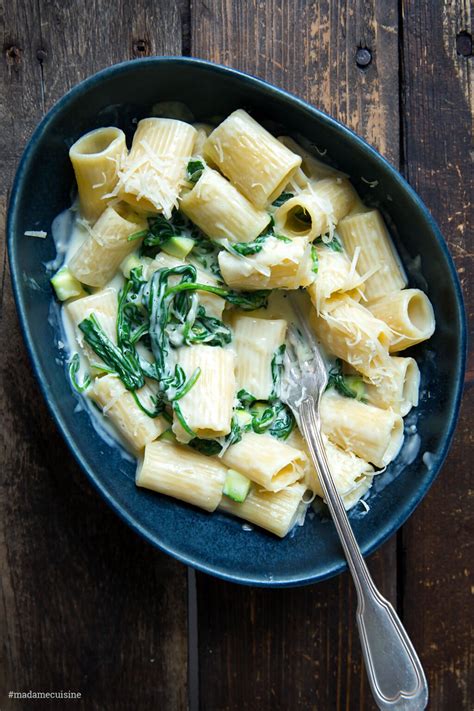 Nudeln mit Käse Sahne Sauce und Spinat Madame Cuisine